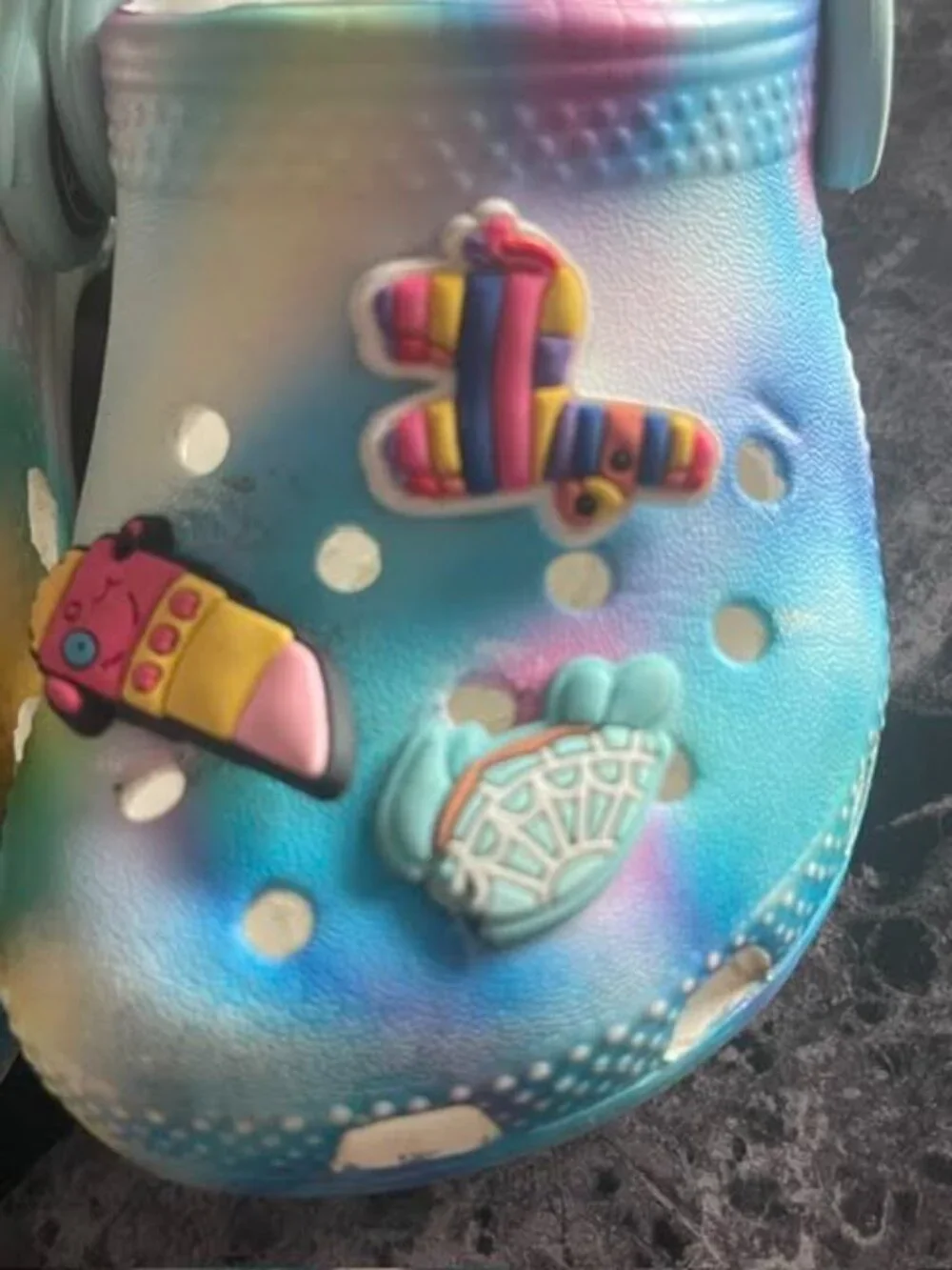 Crocs Classic Solarized Clogs Kids C8 – Blue Yellow Pink – Jibbitz Charms